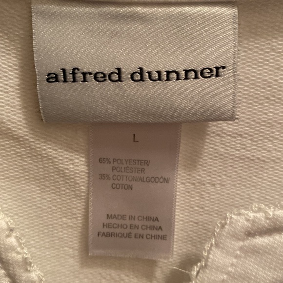 Beautiful Alfred Dunner Blouse with Embroidered Neckline Size L - Picture 6 of 11